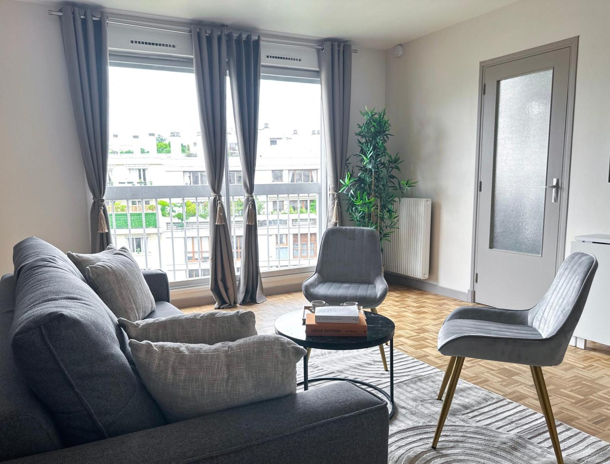 Brand-New Studio With Eiffel Tower View Paris Exterior photo