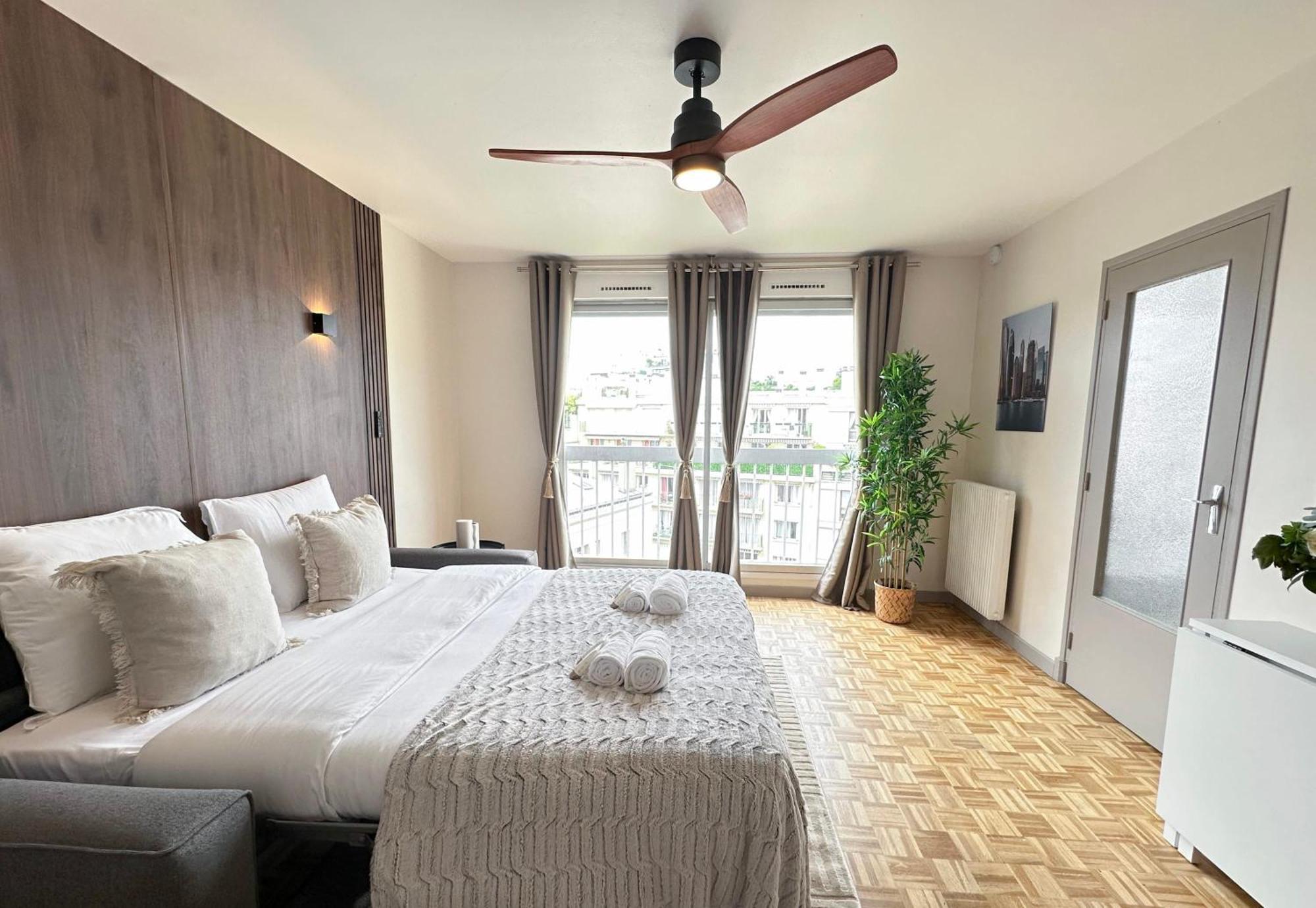 Brand-New Studio With Eiffel Tower View Paris Exterior photo