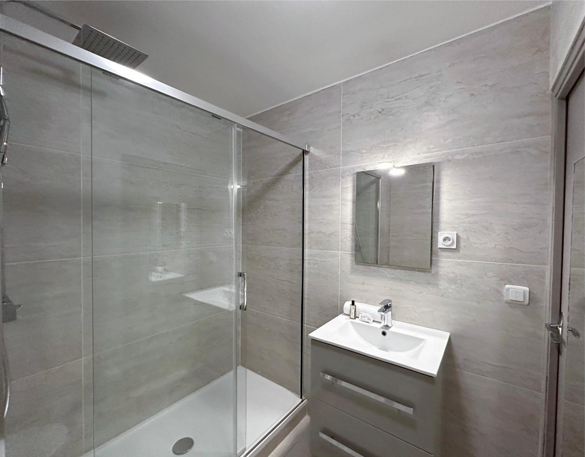 Brand-New Studio With Eiffel Tower View Paris Exterior photo
