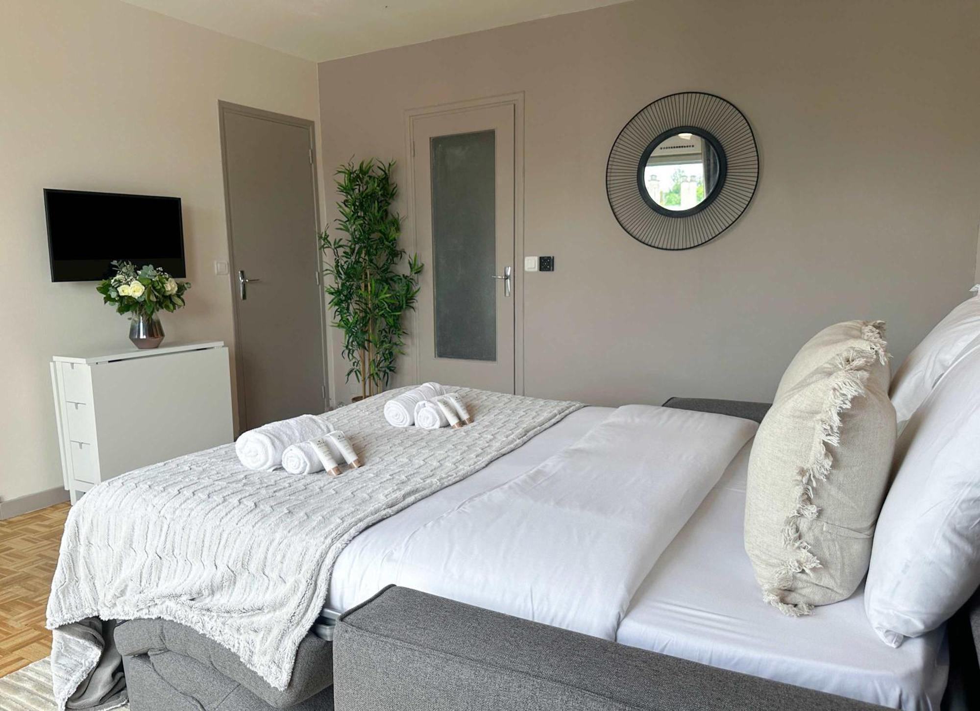Brand-New Studio With Eiffel Tower View Paris Exterior photo