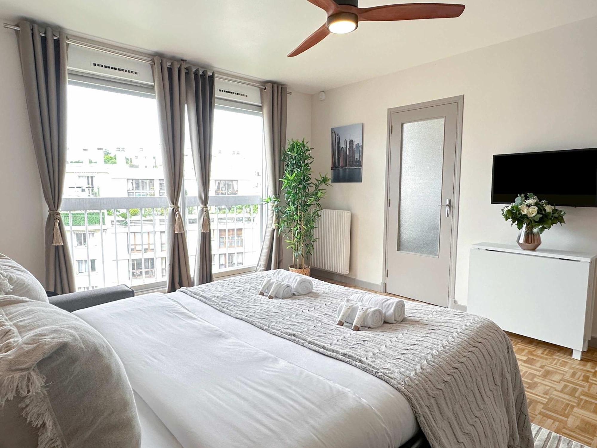 Brand-New Studio With Eiffel Tower View Paris Exterior photo